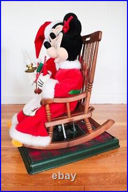 DISNEY Mickey & Minnie Mouse Claus Knitting Christmas Animated Ornament Working