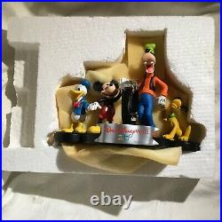 Disney 2000 Mickey Mouse Donald Duck Goofy Pluto Figures Watch Figurines-MIB