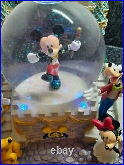 Disney Disneyana Store Mickey Mouse Castle Musical & Light Up Snow Globe Boxed