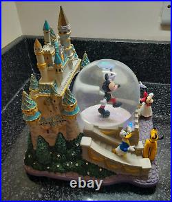 Disney Disneyana Store Mickey Mouse Castle Musical & Light Up Snow Globe Boxed