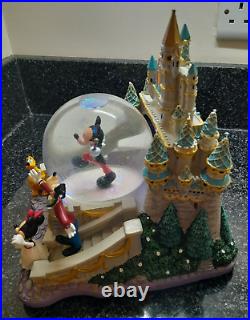 Disney Disneyana Store Mickey Mouse Castle Musical & Light Up Snow Globe Boxed