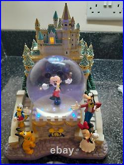 Disney Disneyana Store Mickey Mouse Castle Musical & Light Up Snow Globe Boxed