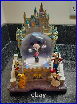 Disney Disneyana Store Mickey Mouse Castle Musical & Light Up Snow Globe Boxed