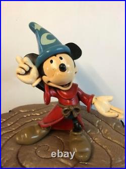 Disney Mickey Mouse Fantasia med Fig The Sorcerers Apprentice Statue