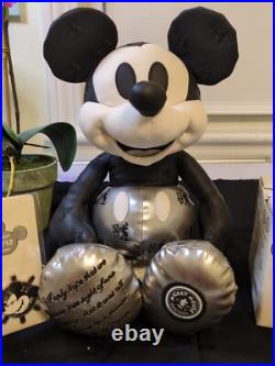 Disney Mickey Mouse Memories JANUARY PLUSH Mug Pin LE BRAND NEW FREE SHIPPING
