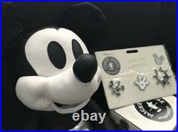 Disney Mickey Mouse Memories JANUARY Plush Mug Pin Set Limited Edition SOLD OUT