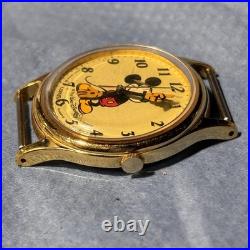 Disney Mickey Mouse watch. V515-6000 A1