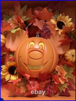 Disney Parks 2024 Halloween Mickey Mouse Jack-o-Lantern Pumpkin Wreath In Hand 1