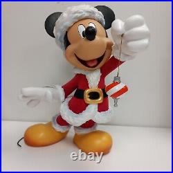 Disney Showcase Santa Mickey Couture De Force Figurine 6009029