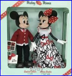 Disney Store Mickey and Minnie Mouse Valentines Limited Edition Dolls Display