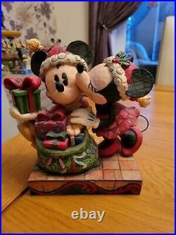 Disney Traditions Mickey & Minnie A christmas kiss retired