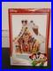 Enesco_Disney_Village_Mickey_Mouse_s_Gingerbread_House_Figurine_Disney_01_andk