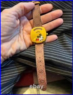Gucci Grip Disney Mickey Mouse Gold Dial Lesther Strap Original Box