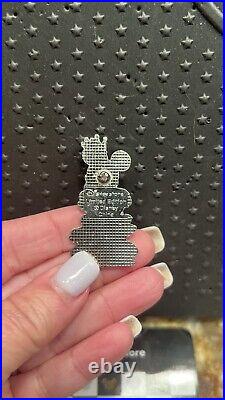JDS Japan Disney Store Chess Series Silver & Gold King Mickey Mouse 2 Pin 29529