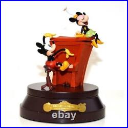 Mickey & Minnie 90th Anniversary Commemorative Musical figure Box, Disneyland