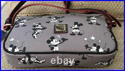 Nwt Disney Dooney & Bourke Mickey & Minnie Mouse Pouchette Crossbody Gray Black