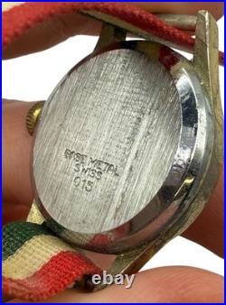 Vintage 70's Disney Mickey Mouse Moving Hands Watch Wind Up Working