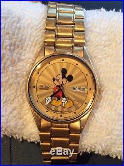 Vintage Seiko Quartz Walt Disney Co. Mickey Mouse Day Date Time Wristwatch Works