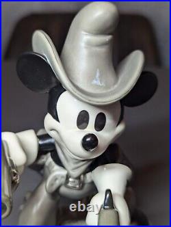 WDCC Disney Classics Two Gun Mickey Mouse Quick Draw Cowboy Porcelain Figure T10