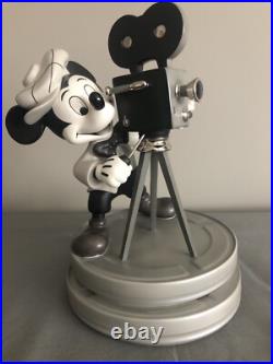WDCC Mickey Mouse Mickey Behind the Camera. L. E 324/500 WDCC Mickey Mouse Mickey Behind the Camera. L. E 324/500