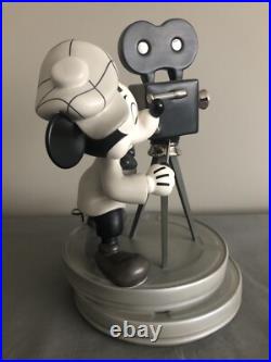 WDCC Mickey Mouse Mickey Behind the Camera. L. E 324/500 WDCC Mickey Mouse Mickey Behind the Camera. L. E 324/500