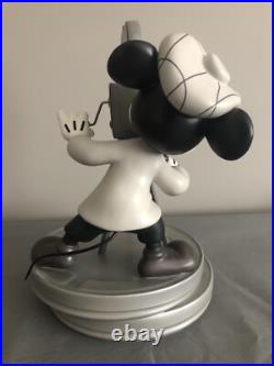 WDCC Mickey Mouse Mickey Behind the Camera. L. E 324/500 WDCC Mickey Mouse Mickey Behind the Camera. L. E 324/500