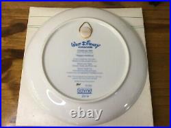Walt Disney Christmas Plate 1981 Goofy/Bambi/Donald Duck/Mickey Mouse